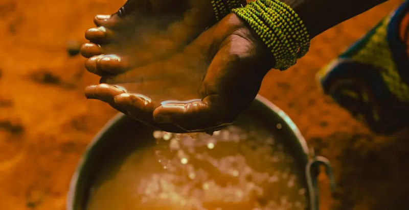 PANTONE通過(guò)公益項(xiàng)目“臟水的顏色”，以提高公眾對(duì)水資源危機(jī)的認(rèn)識(shí)(圖6)