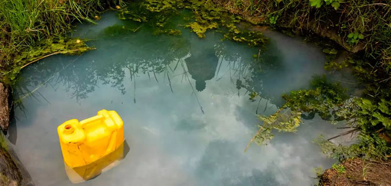 PANTONE通過(guò)公益項(xiàng)目“臟水的顏色”，以提高公眾對(duì)水資源危機(jī)的認(rèn)識(shí)(圖7)