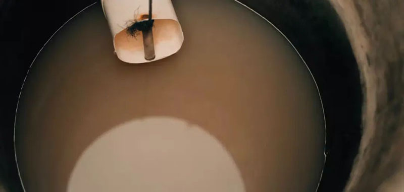 PANTONE通過(guò)公益項(xiàng)目“臟水的顏色”，以提高公眾對(duì)水資源危機(jī)的認(rèn)識(shí)(圖9)