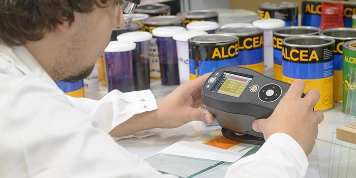 Ci6x_in_use_03.jpg?x-oss-process=style/comp 愛色麗Ci60便攜式積分球分光色差儀(圖3)